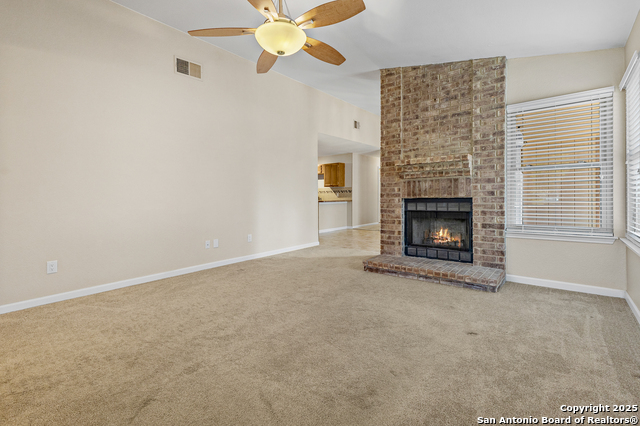 Listing photo id 4 for 4370 Knollshire