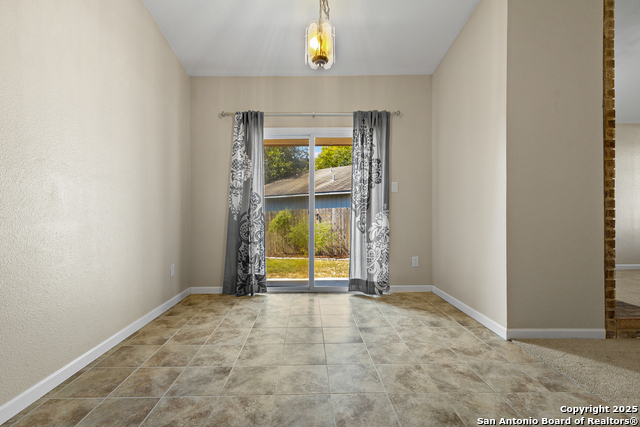 Listing photo id 6 for 4370 Knollshire