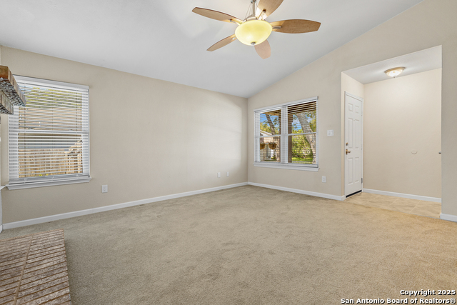 Listing photo id 7 for 4370 Knollshire