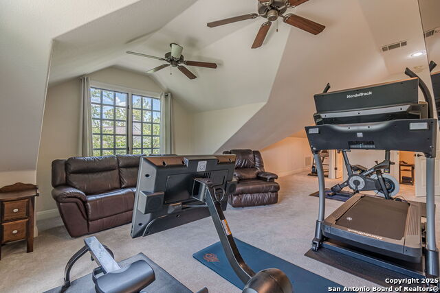 Listing photo id 8 for 519 Circle  