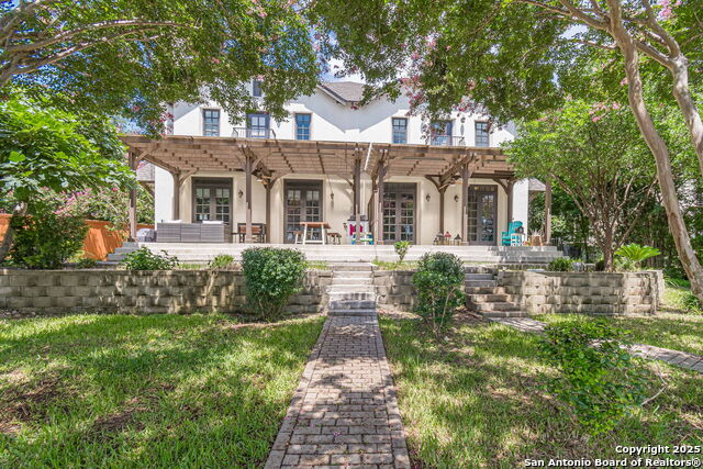 Listing photo id 0 for 519 Circle  