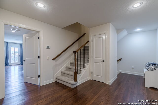 Listing photo id 26 for 519 Circle  