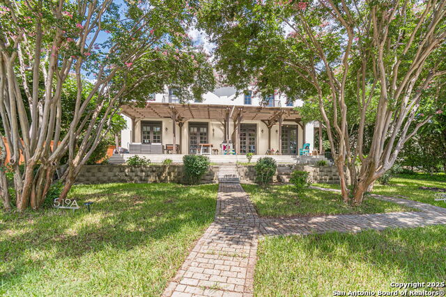 Listing photo id 1 for 519 Circle  