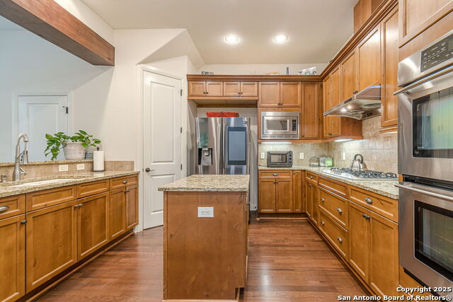 Listing photo id 32 for 519 Circle  