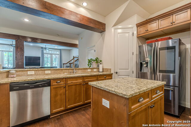 Listing photo id 33 for 519 Circle  