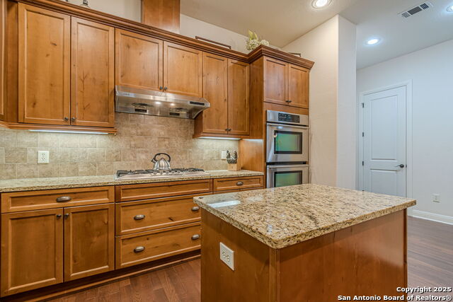 Listing photo id 35 for 519 Circle  