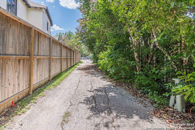 Listing photo id 40 for 519 Circle  