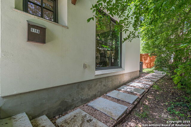 Listing photo id 41 for 519 Circle  
