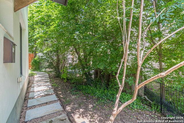 Listing photo id 43 for 519 Circle  