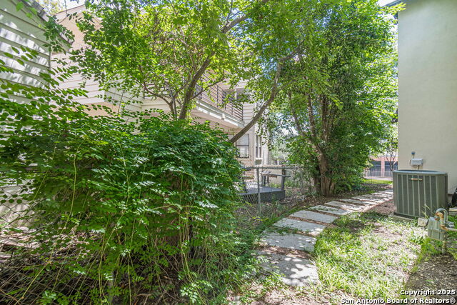 Listing photo id 44 for 519 Circle  