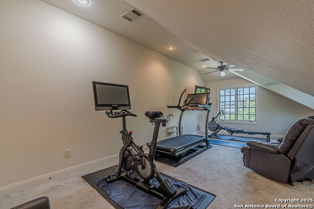 Listing photo id 5 for 519 Circle  