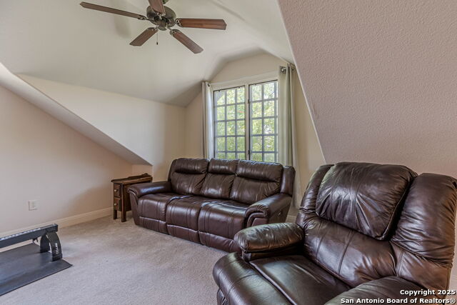 Listing photo id 6 for 519 Circle  