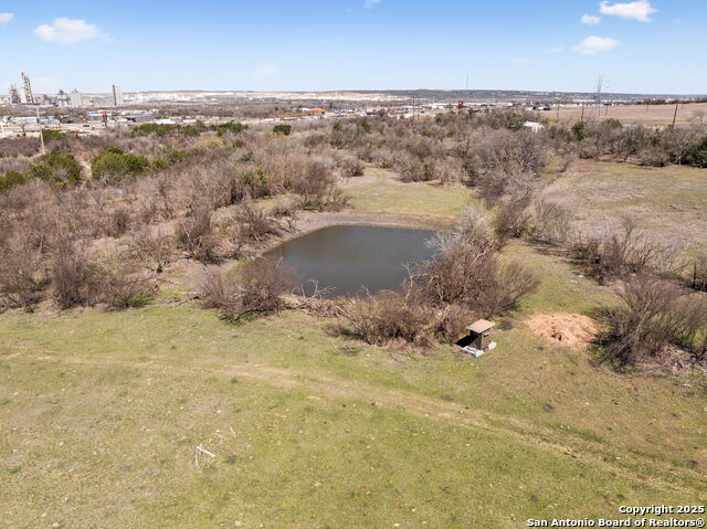 Listing photo id 19 for 450 Solms