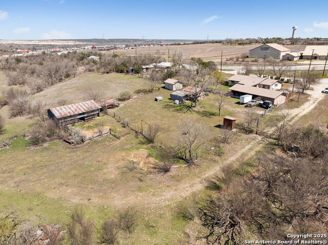 Listing photo id 35 for 450 Solms