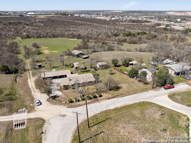 Listing photo id 38 for 450 Solms