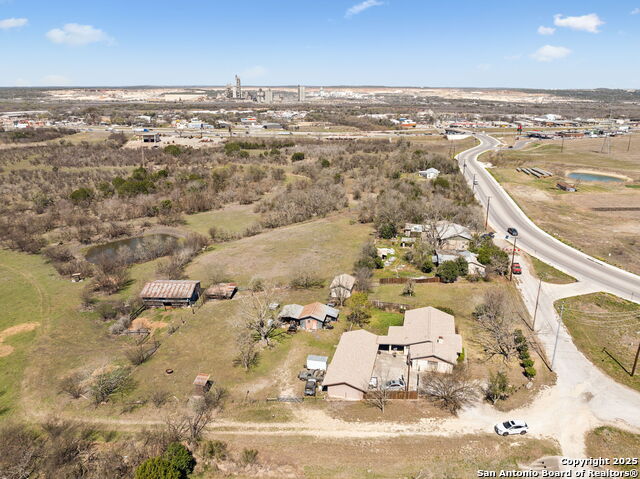 Listing photo id 39 for 450 Solms
