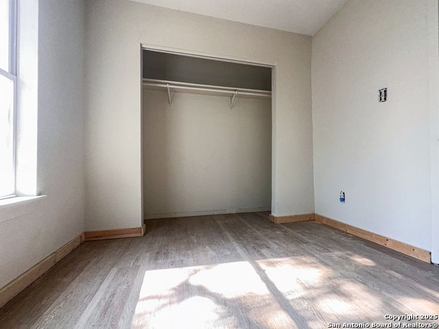 Image 11 of 19 For 1225 Leal