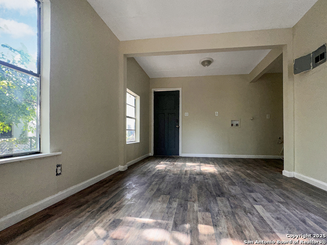 Image 15 of 19 For 1225 Leal