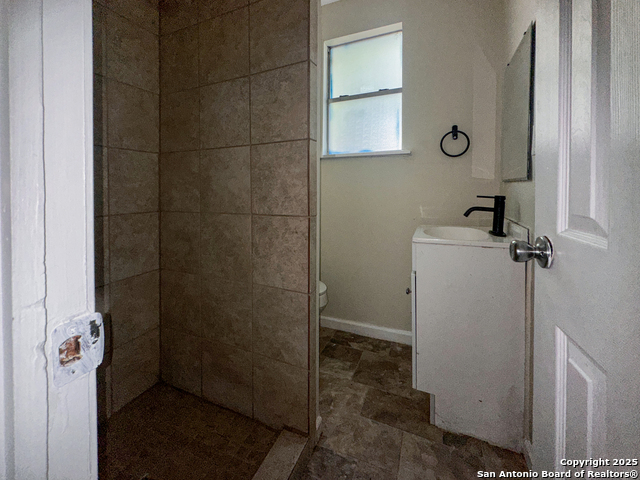 Image 16 of 19 For 1225 Leal