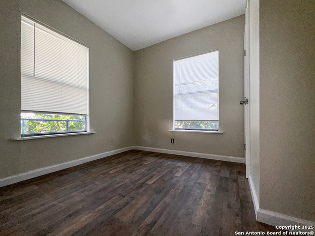 Image 17 of 19 For 1225 Leal