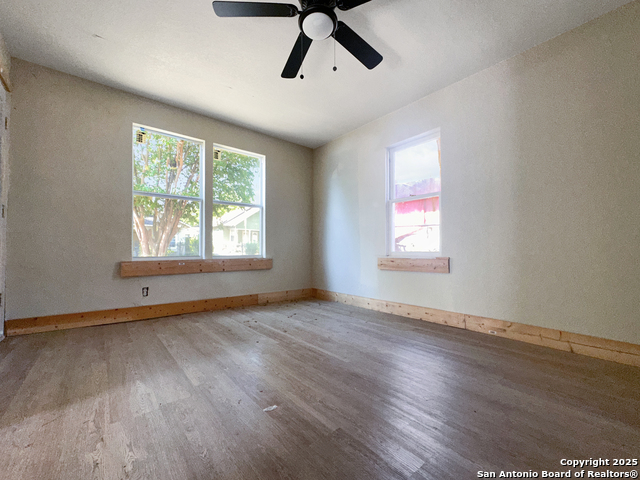 Image 2 of 19 For 1225 Leal