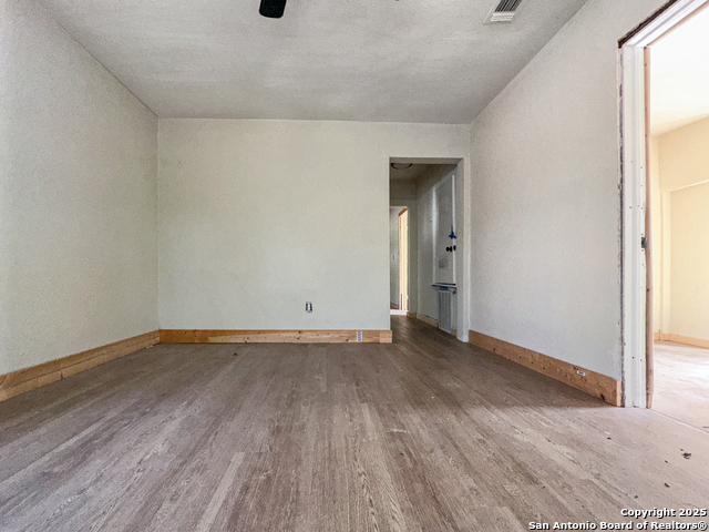 Image 3 of 19 For 1225 Leal