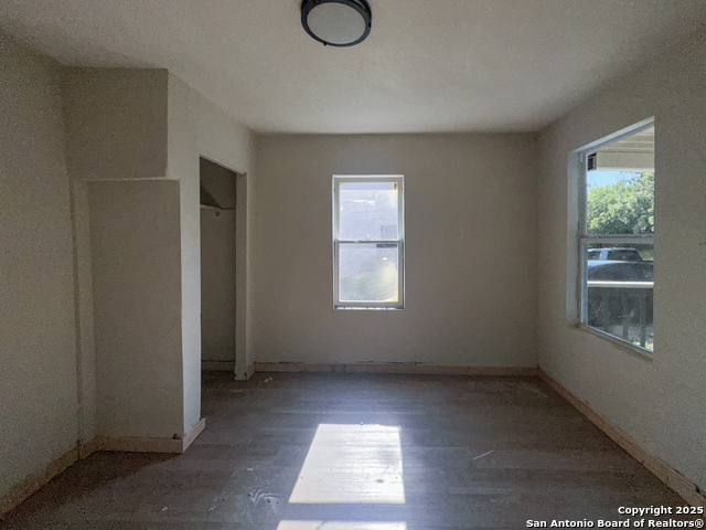 Image 4 of 19 For 1225 Leal