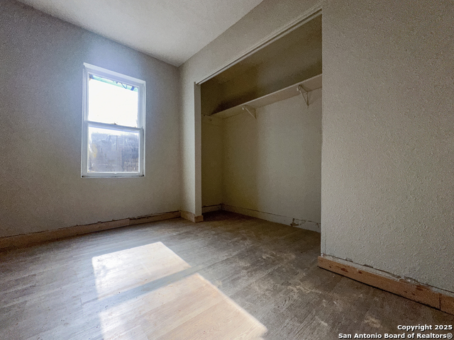 Image 8 of 19 For 1225 Leal