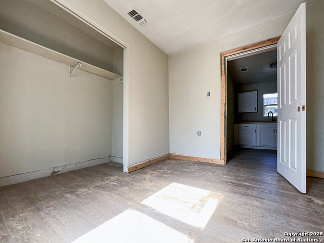 Image 9 of 19 For 1225 Leal