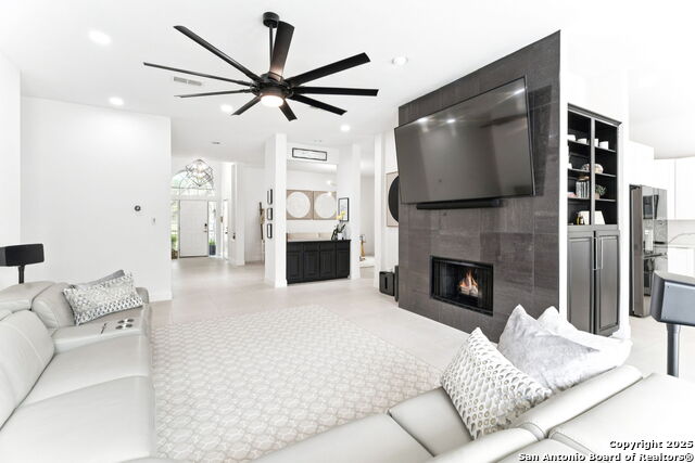 Image 13 of 41 For 2204 Encino Cliff