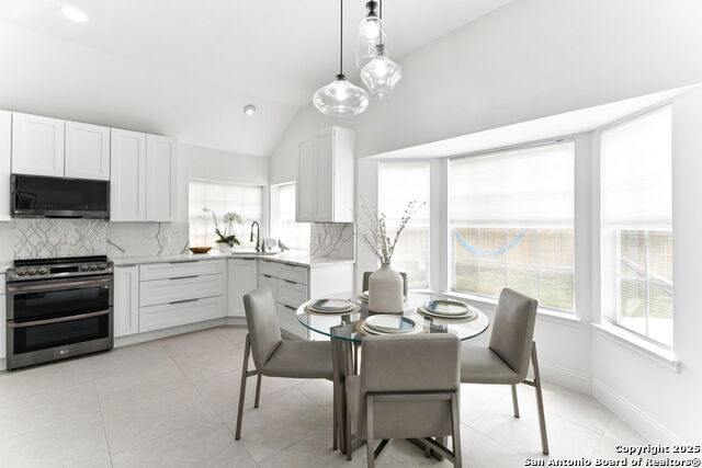 Image 18 of 41 For 2204 Encino Cliff