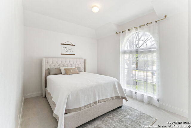 Image 33 of 41 For 2204 Encino Cliff