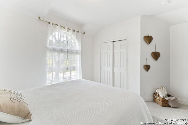Image 34 of 41 For 2204 Encino Cliff