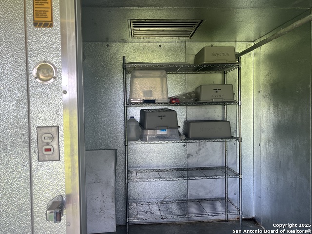 Listing photo id 19 for 104 Sd 14070