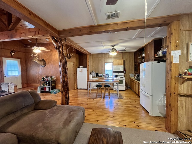 Listing photo id 5 for 104 Sd 14070