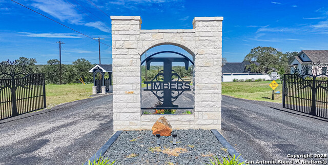 Details for 114 Timber Place, La Vernia, TX 78121