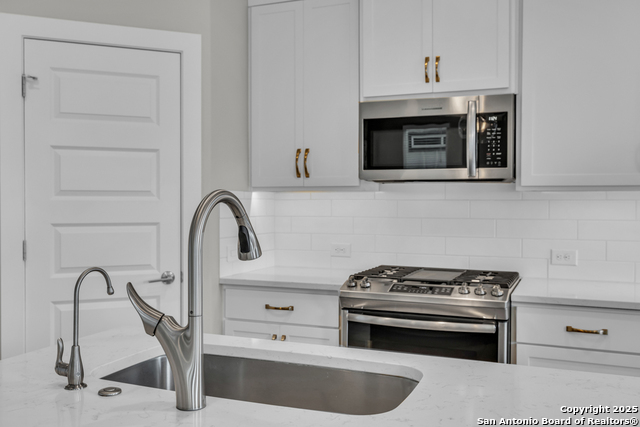 Image 19 of 49 For 1511 Sandalwood Ln E 6