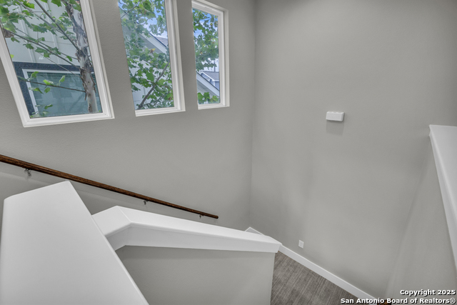 Image 23 of 49 For 1511 Sandalwood Ln E 6