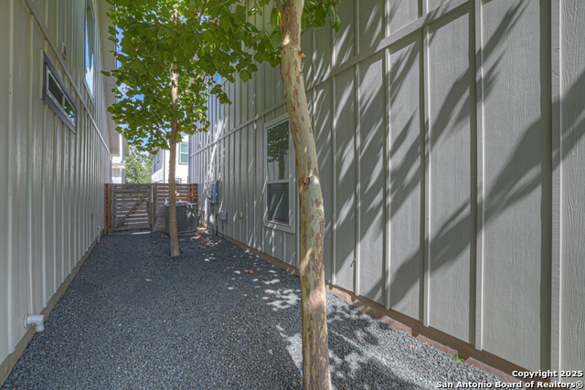 Image 44 of 49 For 1511 Sandalwood Ln E 6