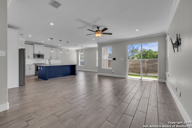 Image 6 of 49 For 1511 Sandalwood Ln E 6