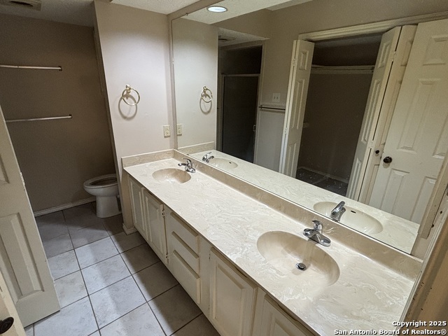 Image 11 of 37 For 8633 Datapoint Dr  244