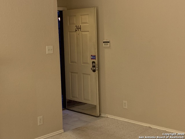 Image 18 of 37 For 8633 Datapoint Dr  244