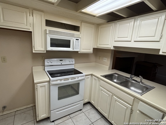 Image 5 of 37 For 8633 Datapoint Dr  244