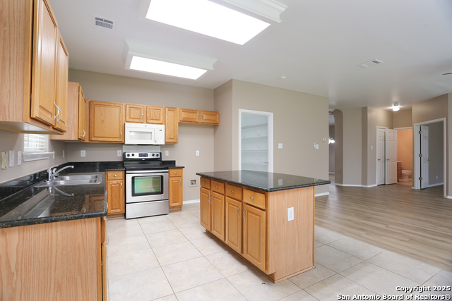 Image 14 of 31 For 14514 Redwood Valley