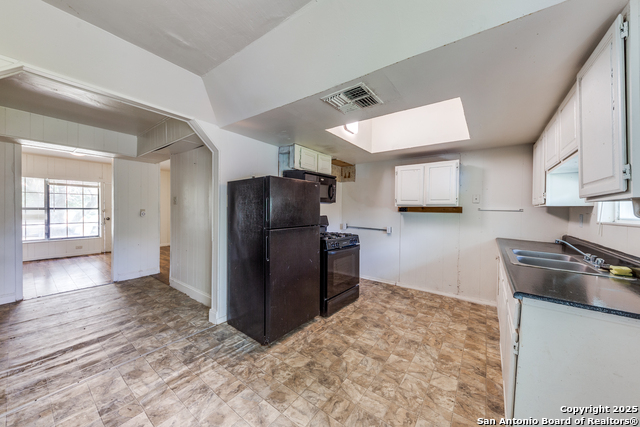 Image 19 of 29 For 6950 Lark Haven