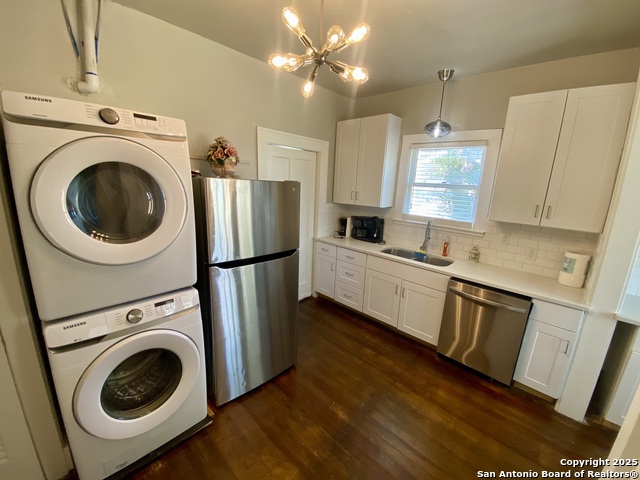 Image 19 of 36 For 1439 Highland Blvd E Downstairs