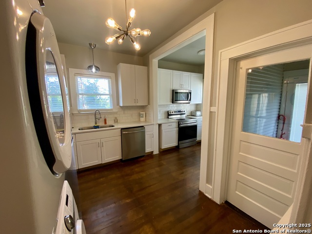 Image 20 of 36 For 1439 Highland Blvd E Downstairs