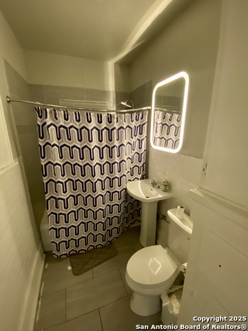 Image 22 of 36 For 1439 Highland Blvd E Downstairs