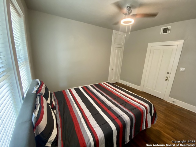 Image 28 of 36 For 1439 Highland Blvd E Downstairs