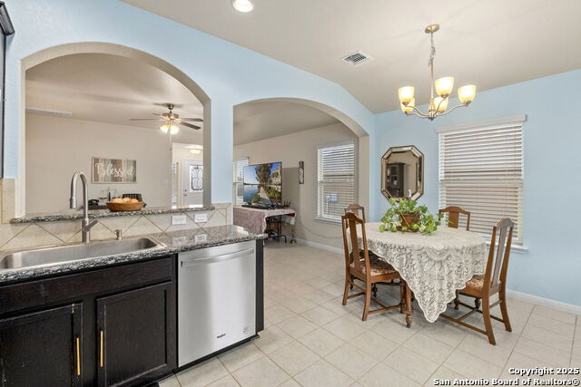 Listing photo id 10 for 2530 Diamondback